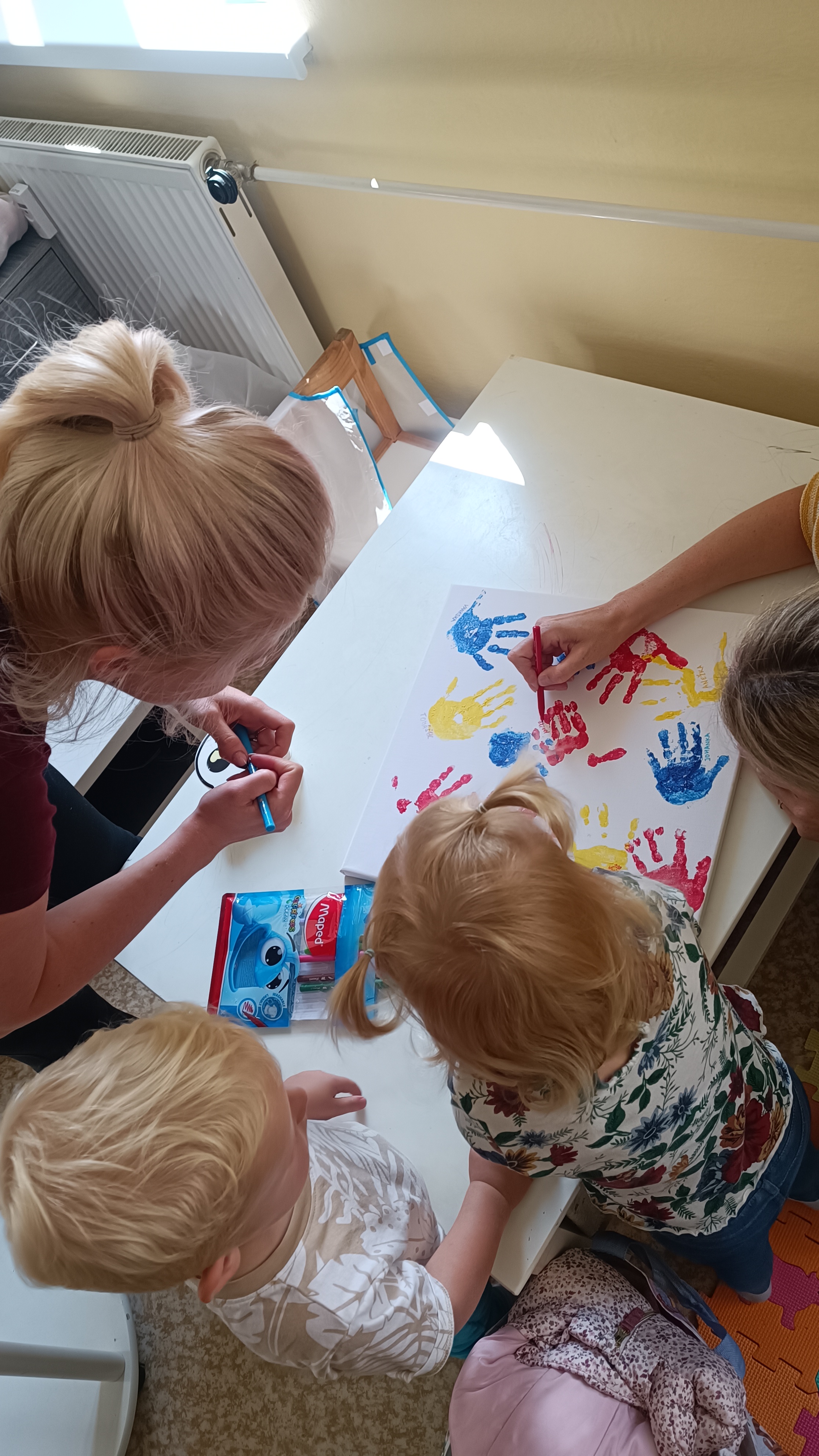 kids are painting